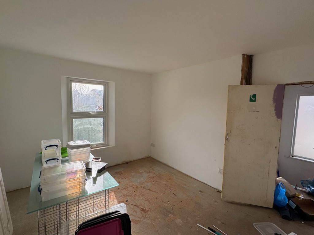 Lot: 58 - DETACHED HOUSE FOR IMPROVEMENT - Bedroom